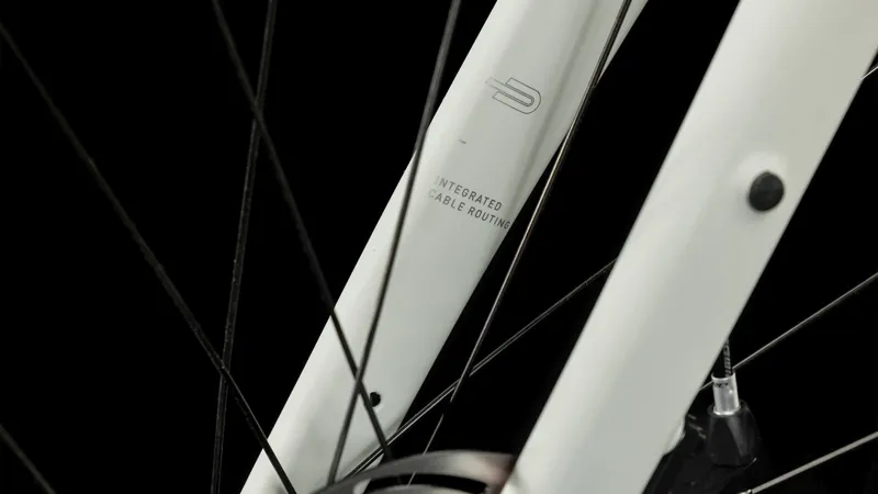 Cube Nuroad Women's Gravel Bike in Grey/Rose -4